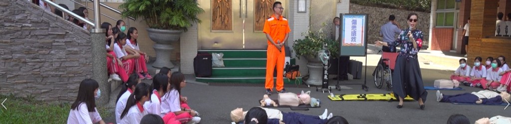 校長視察防災演練 width=